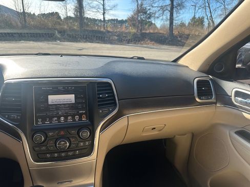 Used 2017 Jeep Grand Cherokee Limited image 26