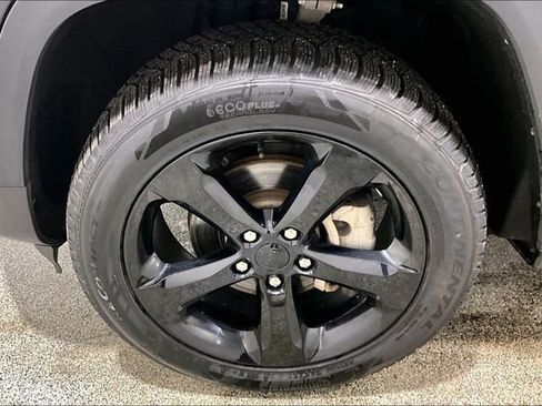 Used 2023 Jeep Grand Cherokee Limited w/ Luxury Tech Group II image 36