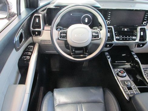 Used 2022 Kia Sorento SX Prestige w/ Panoramic Sunroof Package image 16