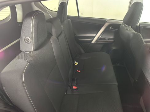 Used 2018 Toyota RAV4 XLE AWD/4WD image 17