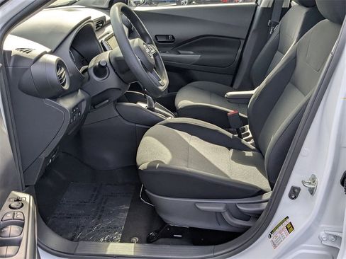 New 2025 Nissan Kicks Play S image 10
