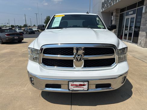 Used 2021 RAM 1500 Classic SLT w/ Luxury Group AWD/4WD image 4