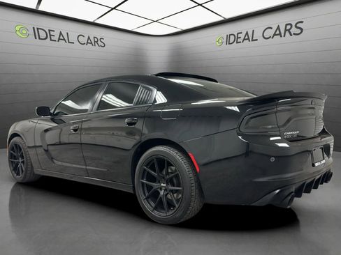 Used 2020 Dodge Charger SXT w/ Leather Interior Group RWD image 7