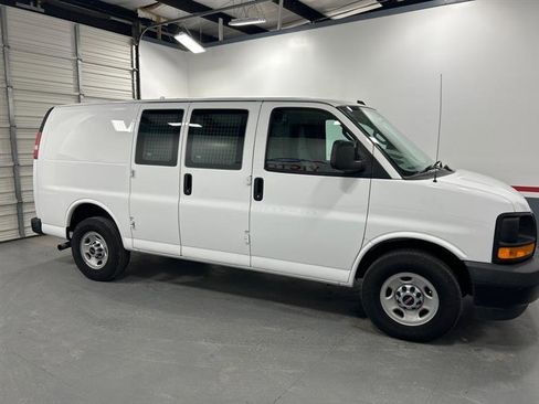 Used 2017 GMC Savana 2500 RWD image 6