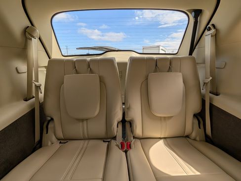 Used 2018 Lincoln MKT AWD image 30