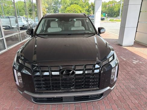 Used 2024 Hyundai Palisade Limited FWD image 3