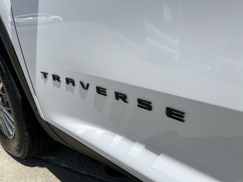 Used 2024 Chevrolet Traverse LT FWD image 32