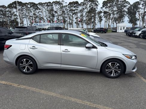 Used 2022 Nissan Sentra SV image 4