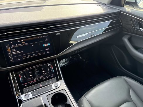Used 2021 Audi Q8 Premium image 28