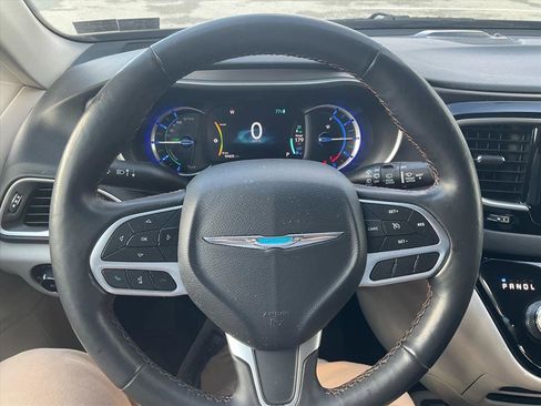 Used 2020 Chrysler Pacifica Touring w/ Cold Weather Group image 14