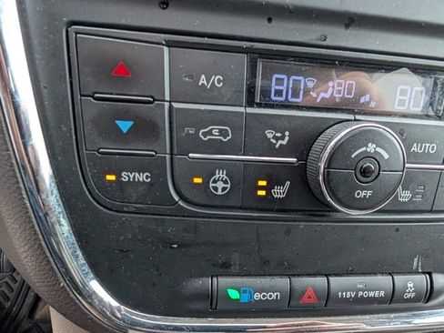 Used 2013 Chrysler Town & Country Limited w/ Luxury Group image 5