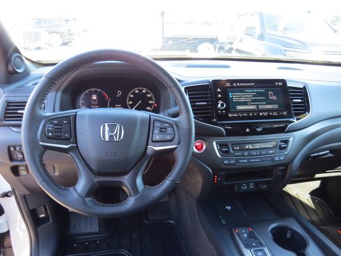 Used 2025 Honda Ridgeline TrailSport image 18