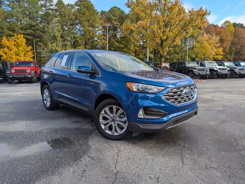 Used 2022 Ford Edge Titanium image 3