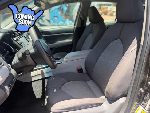 Used 2018 Toyota Camry LE FWD image 14