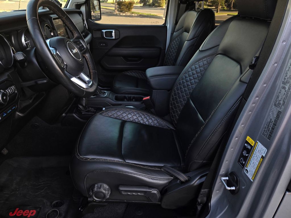 Used 2021 Jeep Wrangler Unlimited Sahara AWD/4WD image 18