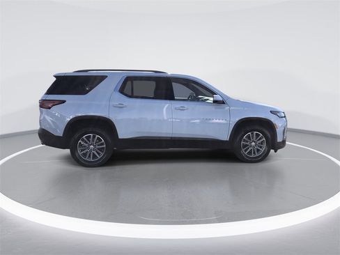 Used 2023 Chevrolet Traverse LT image 9