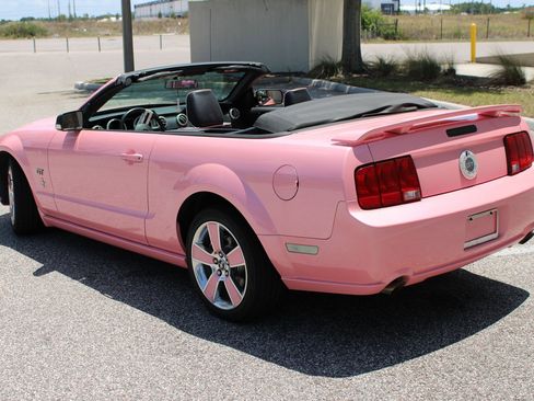 Used 2006 Ford Mustang GT RWD image 12