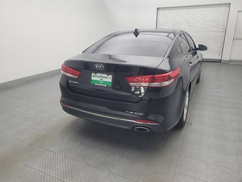 Used 2016 Kia Optima LX w/ Option Group 014 FWD image 7