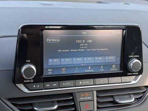 Used 2024 Nissan Altima 2.5 S FWD image 23