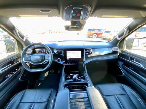 Used 2022 Jeep Wagoneer Series III w/ Flexible Seating Group image 28