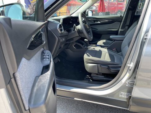 Used 2025 Chevrolet TrailBlazer LT AWD/4WD image 14