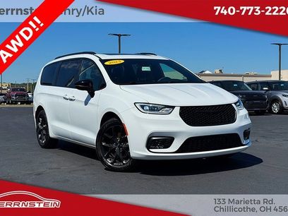 Used 2023 Chrysler Pacifica Limited w/ S Appearance Package