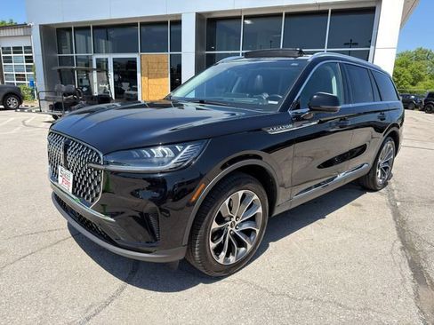 Used 2025 Lincoln Aviator AWD w/ Equipment Group 101A image 3