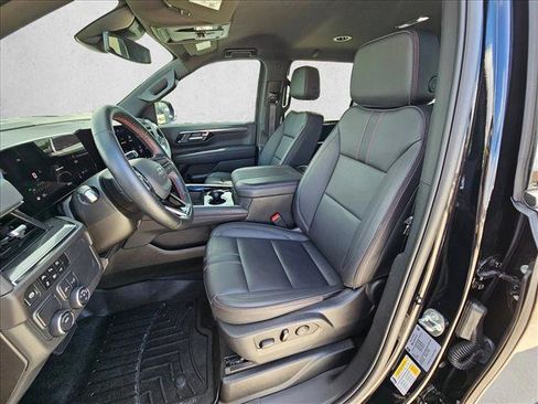 Used 2025 Chevrolet Suburban RST w/ Comfort Package RWD image 16