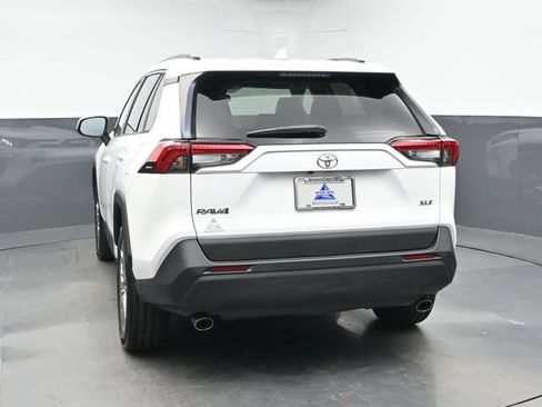 Used 2020 Toyota RAV4 XLE Premium FWD image 7