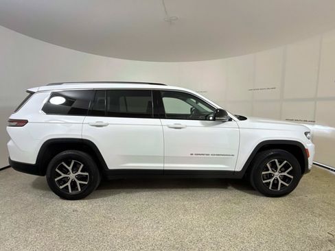 Used 2023 Jeep Grand Cherokee L Limited AWD/4WD image 6