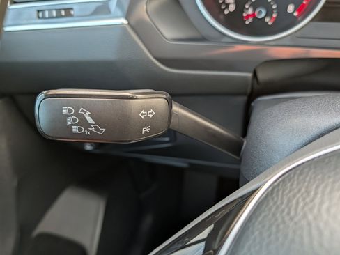 Used 2021 Volkswagen Tiguan SE image 26