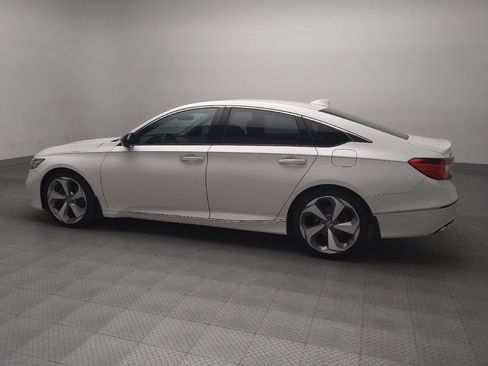 Used 2018 Honda Accord Touring image 3