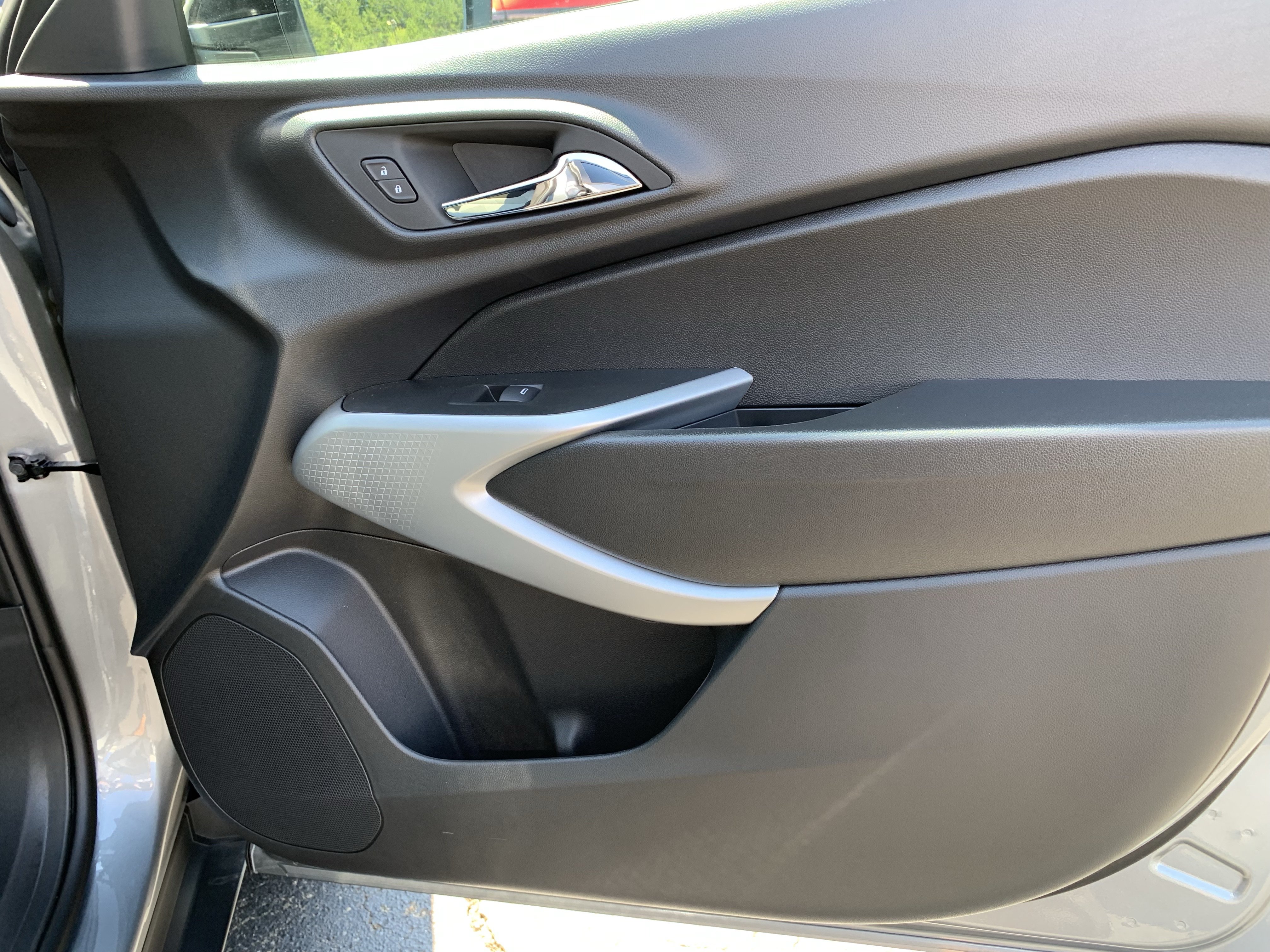 New 2026 Chevrolet Trax RS w/ Sunroof Package FWD image 23