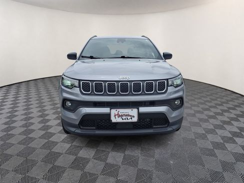 Used 2024 Jeep Compass Latitude AWD/4WD image 2