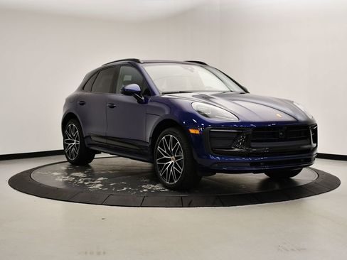 Certified 2025 Porsche Macan image 9