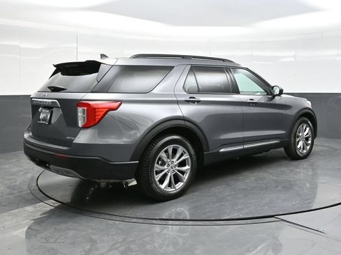 Used 2022 Ford Explorer XLT w/ Equipment Group 202A AWD/4WD image 7