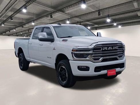 Used 2025 RAM 2500 Laramie AWD/4WD image 2
