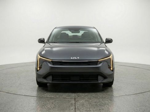 Used 2025 Kia K4 LXS image 2