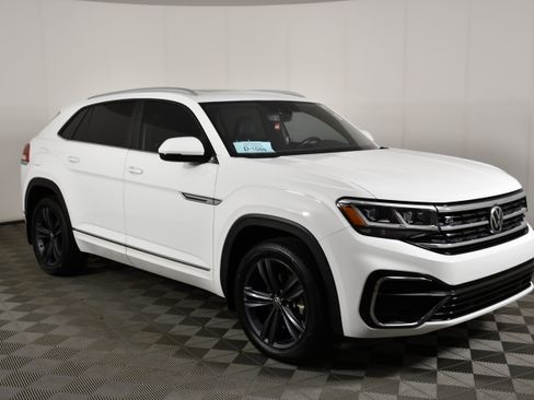 Used 2021 Volkswagen Atlas Cross Sport SE w/ Panoramic Sunroof Package FWD image 4