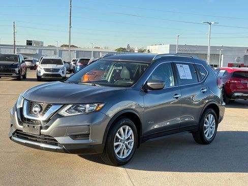 Used 2017 Nissan Rogue SV image 6