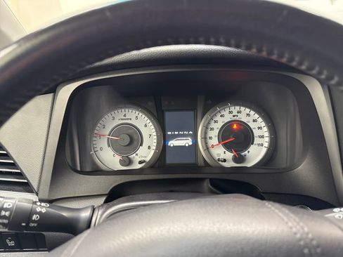 Used 2017 Toyota Sienna SE Premium image 16