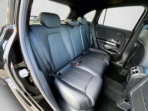 Used 2025 Mercedes-Benz GLA 250 image 29