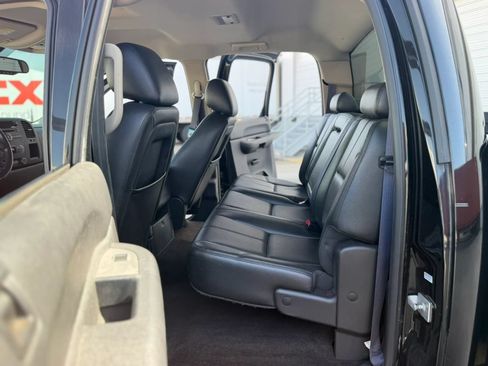 Used 2011 Chevrolet Silverado 2500 LT w/ Interior Plus Package RWD image 22
