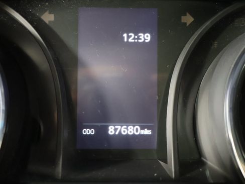 Used 2020 Toyota Camry LE w/ Convenience Package FWD image 34