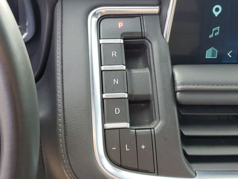 Used 2023 Chevrolet Suburban High Country AWD/4WD image 18