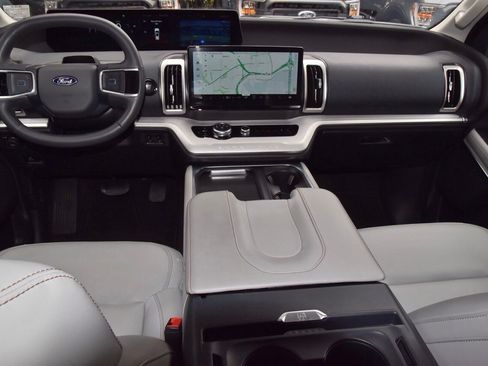 Certified 2025 Ford Expedition Active image 17