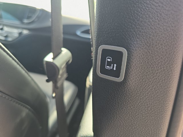 Used 2025 Chrysler Pacifica Select FWD image 17