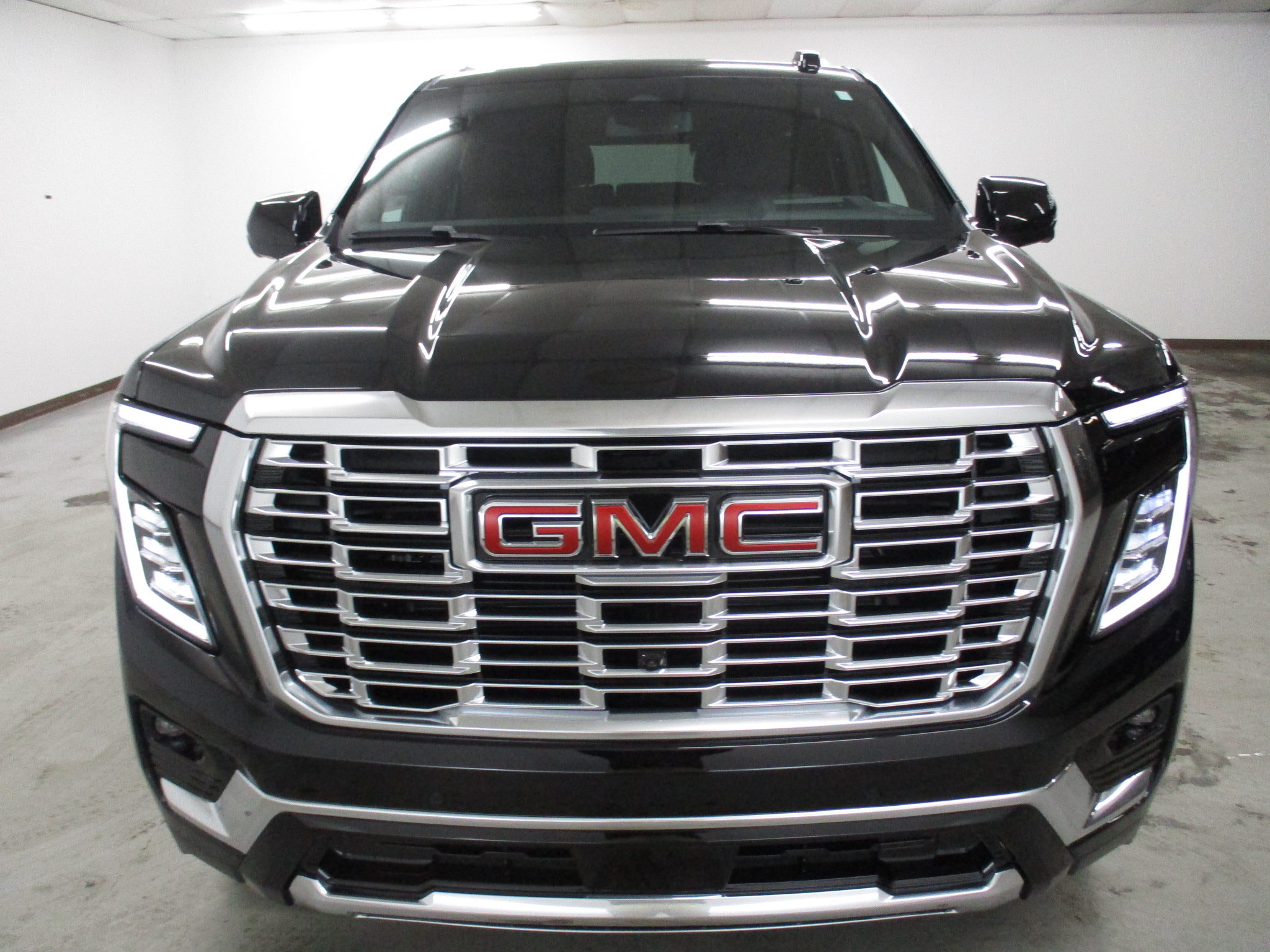 New 2026 GMC Yukon Denali w/ Sun & Power Step Package AWD/4WD image 1