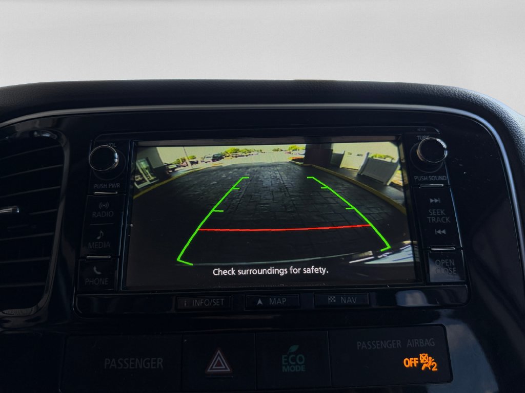 Used 2016 Mitsubishi Outlander SEL FWD image 16