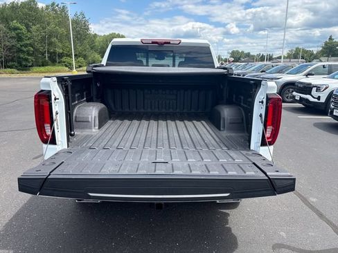 Used 2025 GMC Sierra 1500 AT4 w/ Technology Package AWD/4WD image 28